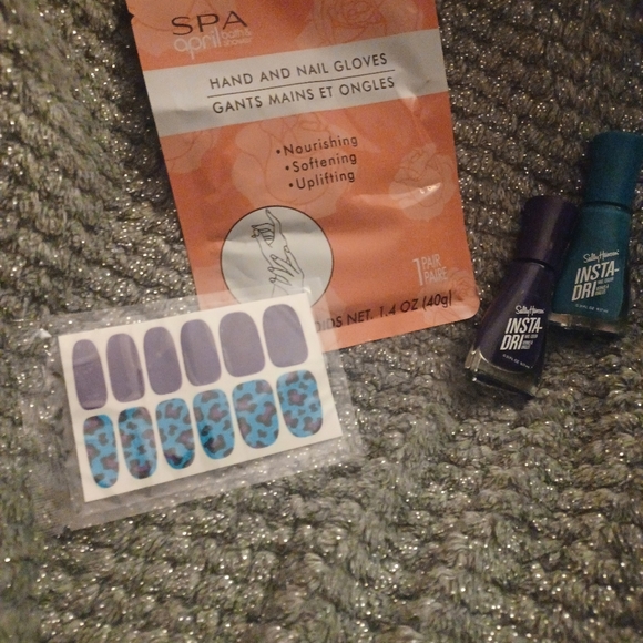 Nail Bundle - Picture 1 of 1